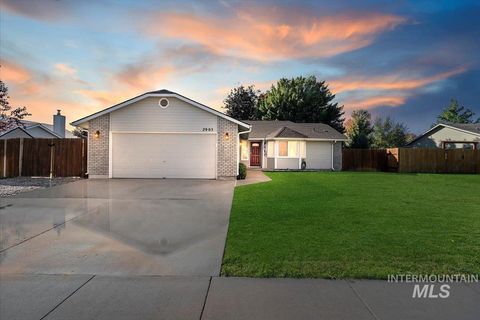 Photo of 2905 W Elk Stream St, Meridian, ID 83646 (MLS # 98969284)