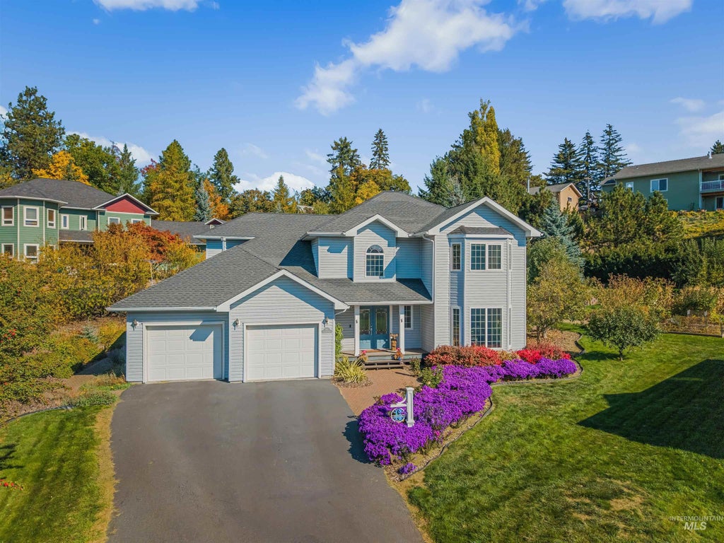 Photo of 992 Peachtree Dr, Moscow, ID 83843 (MLS # 99003316)