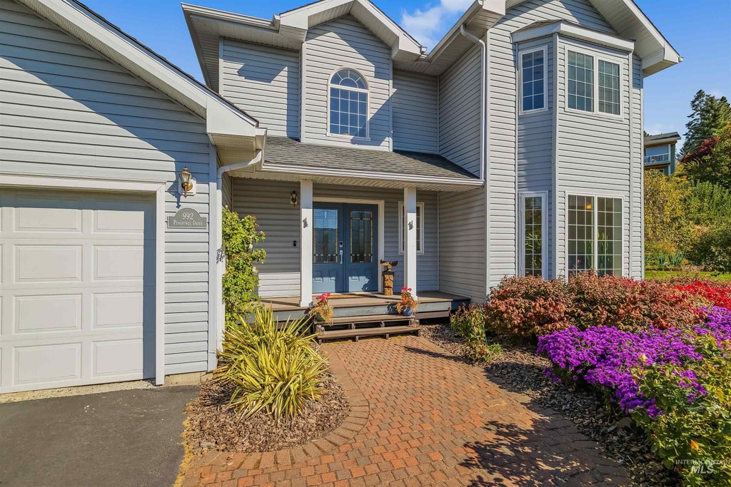 Photo of 992 Peachtree Dr, Moscow, ID 83843 (MLS # 99003316)