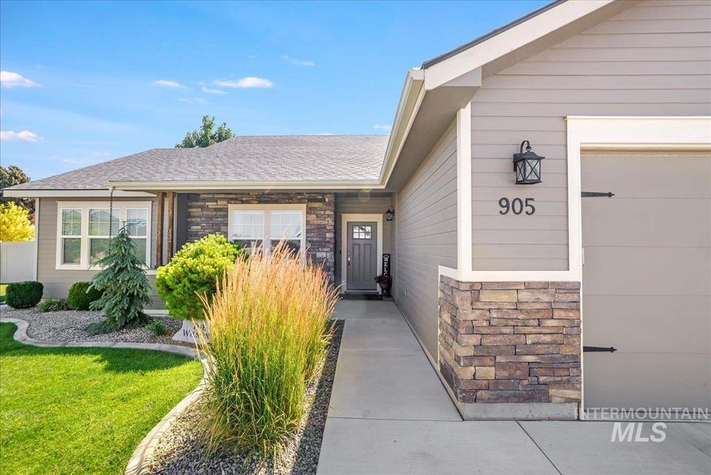 Photo of 905 Birchton Loop, Twin Falls, ID 83301 (MLS # 98960944)