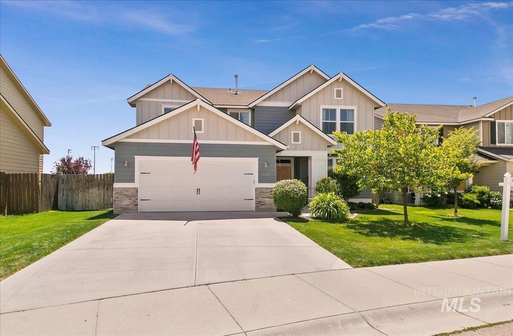 Photo of 221 E Ensenada Drive, Meridian, ID 83642 (MLS # 98975577)