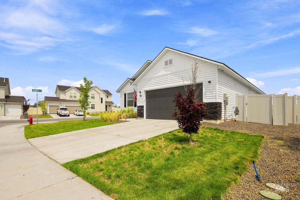 Photo of 118 Golinda Ave, Caldwell, ID 83605 (MLS # 98997728)