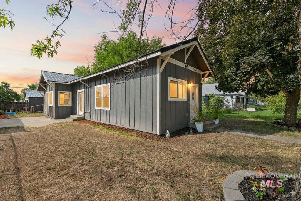 Photo of 366 4th Ave N, Payette, ID 83661 (MLS # 98961707)