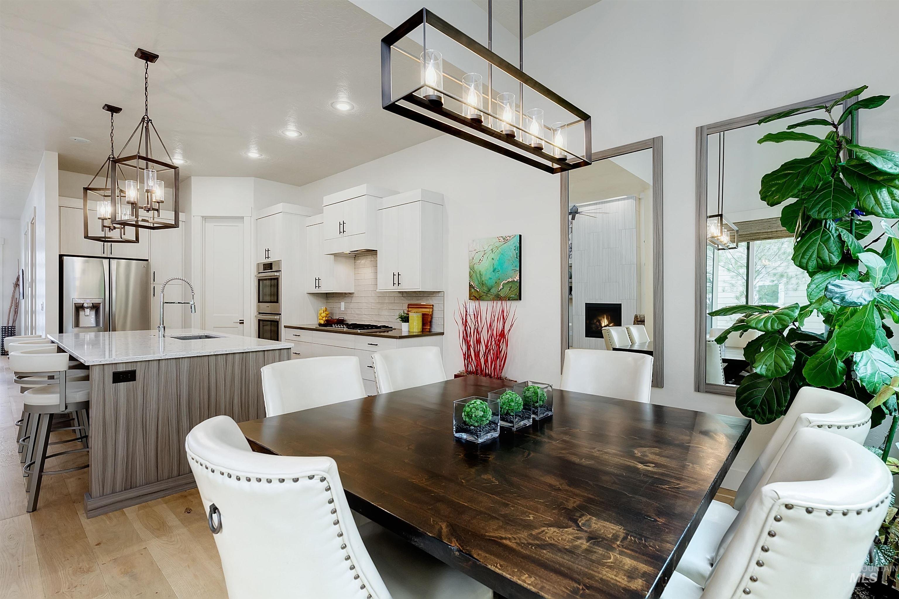 2887 S Creek Pointe Lane