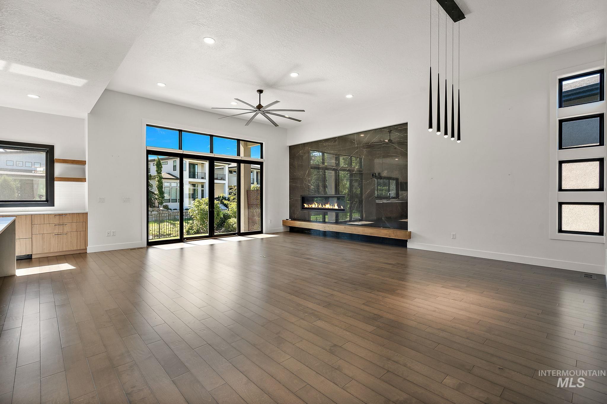 3353 S Eagle Brook Lane