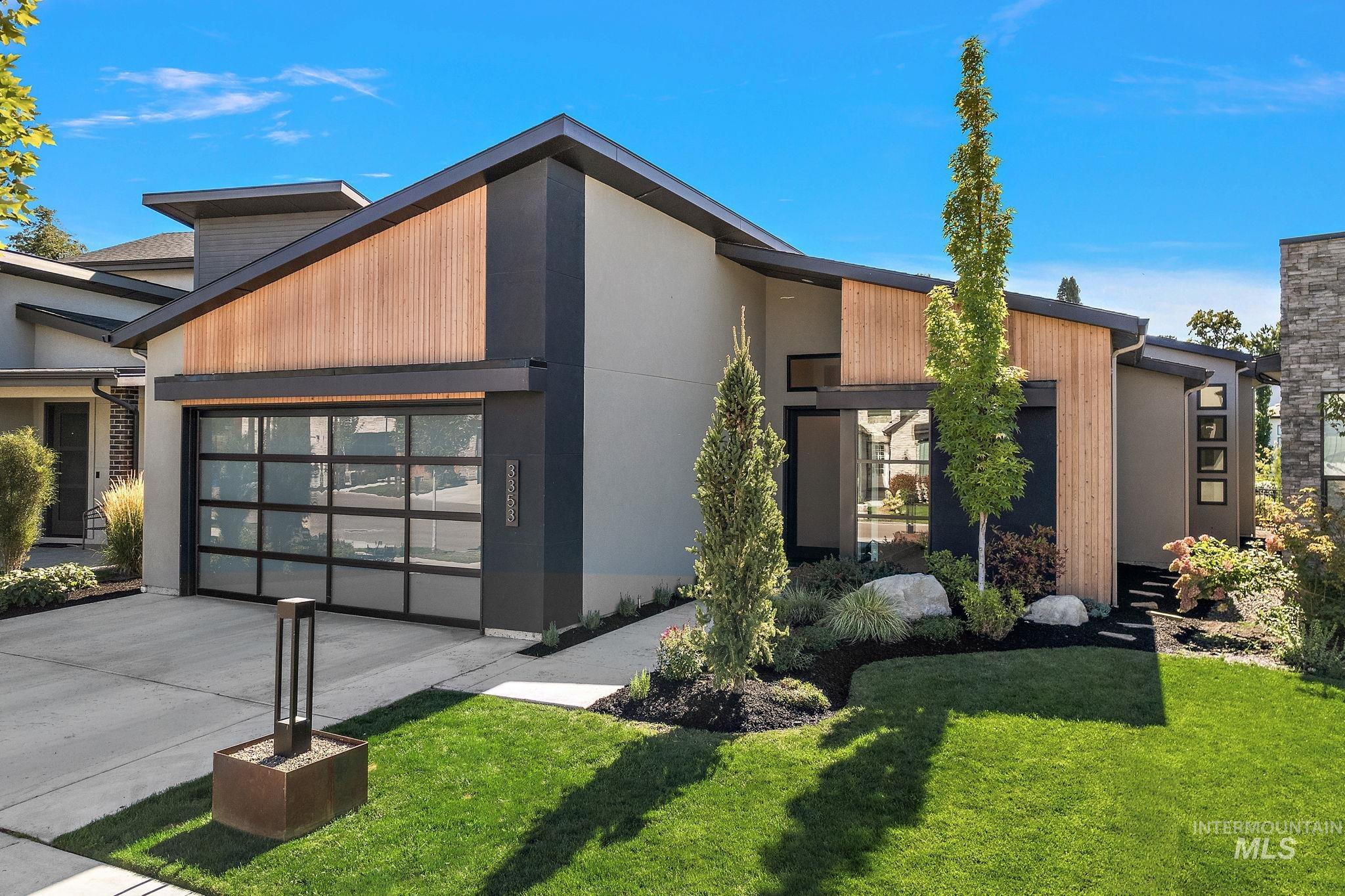 3353 S Eagle Brook Lane