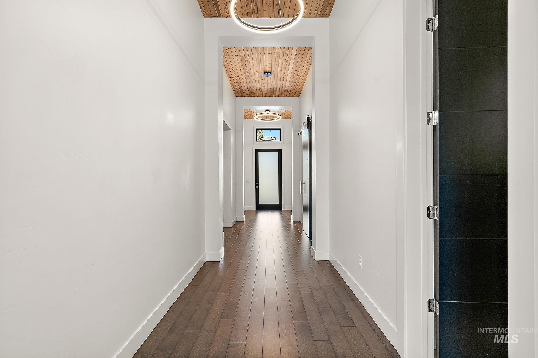 3353 S Eagle Brook Lane