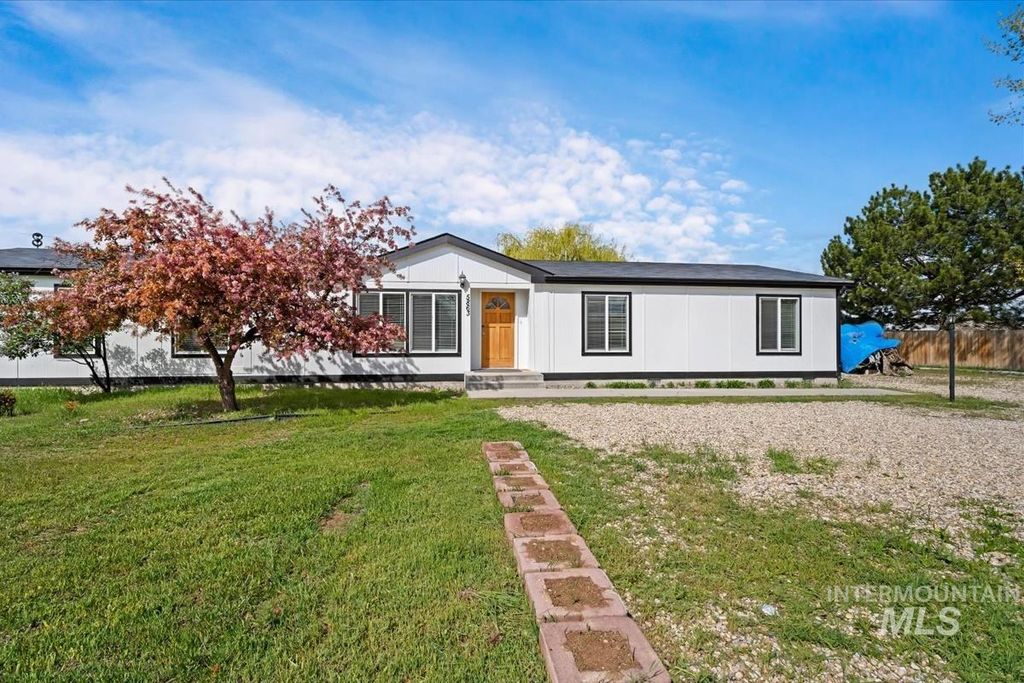 Photo of 5863 3rd Ave, Nampa, ID 83686 (MLS # 98982626)