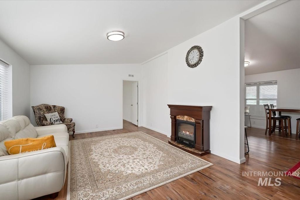 Photo of 5863 3rd Ave, Nampa, ID 83686 (MLS # 98982626)