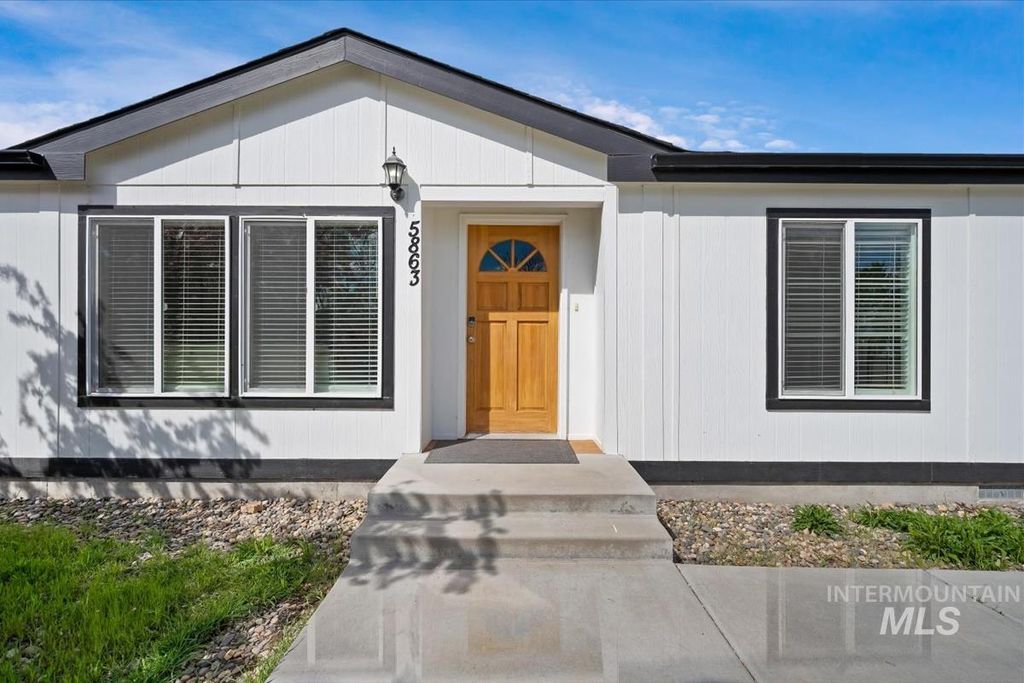 Photo of 5863 3rd Ave, Nampa, ID 83686 (MLS # 98982626)