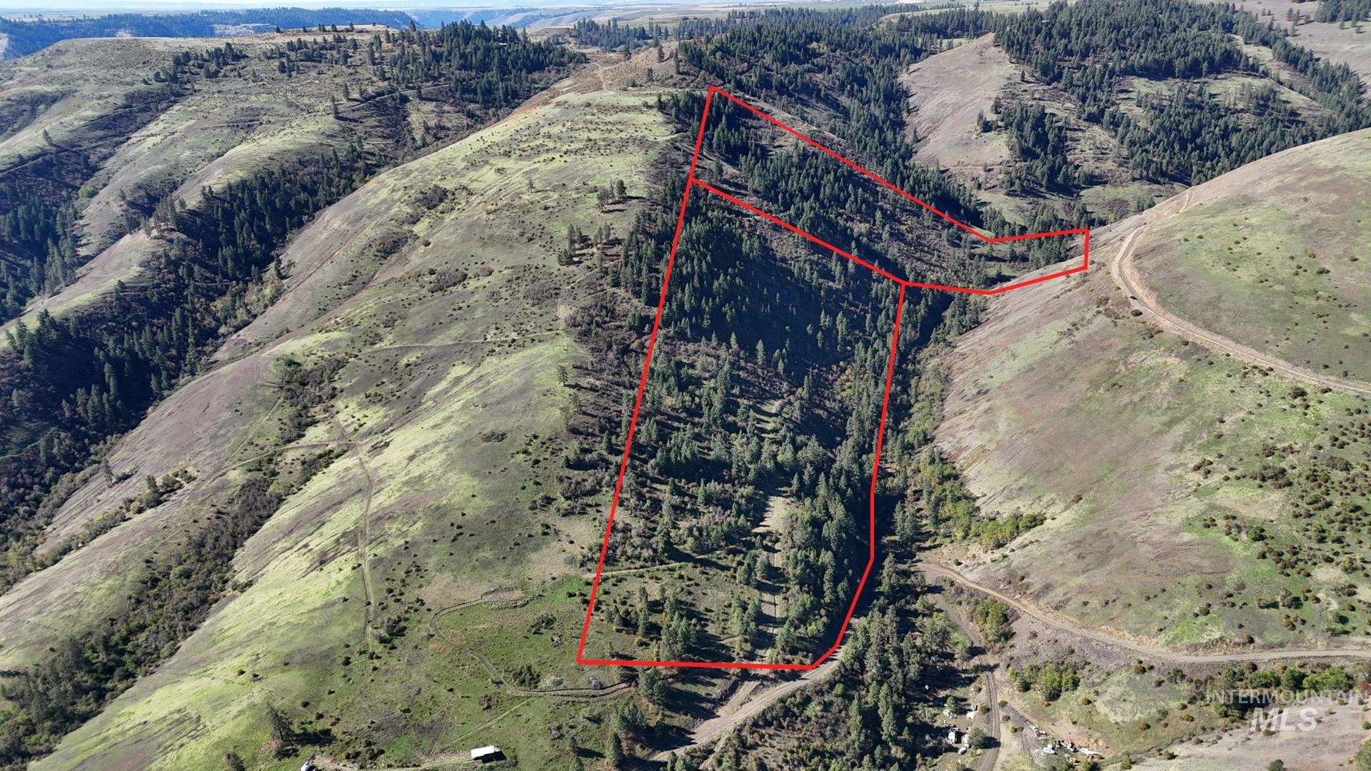 Aerial map of property and surrounding area featuring property boundaries highlighted