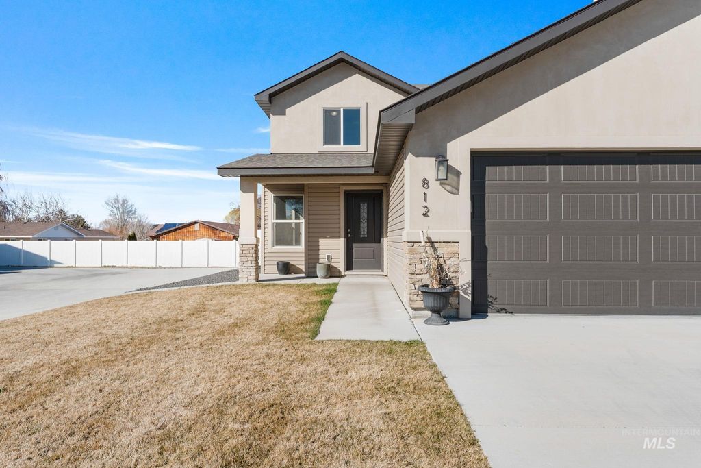 Photo of 812 Jack Ave, Jerome, ID 83338 (MLS # 98977644)