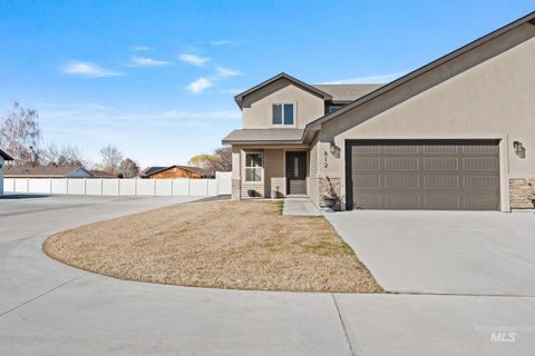 Photo of 812 Jack Ave, Jerome, ID 83338 (MLS # 98977644)