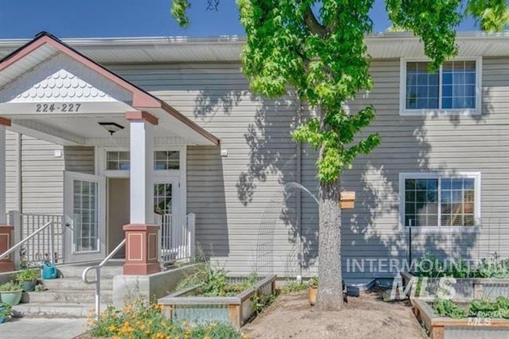 Photo of 225 W Village Ln, Boise, ID 83702 (MLS # 98970212)