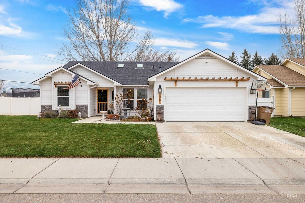 Photo of 1001 Homestead Dr, Emmett, ID 83617 (MLS # 98972509)