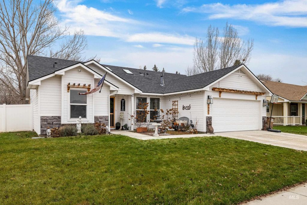 Photo of 1001 Homestead Dr, Emmett, ID 83617 (MLS # 98972509)