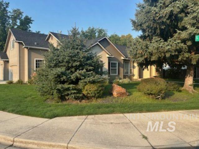 Obstructed view of property featuring a front lawn