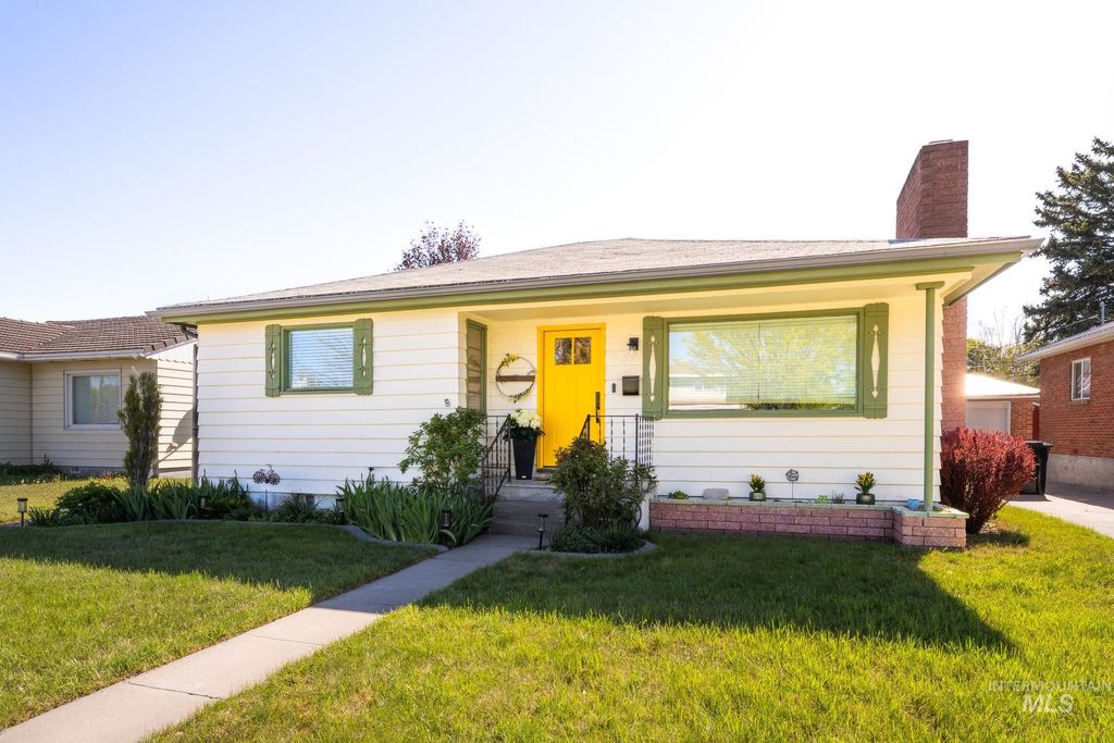 Photo of 1919 Burton Ave, Burley, ID 83318 (MLS # 98984813)