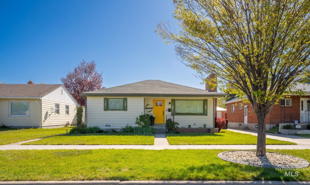 Photo of 1919 Burton Ave, Burley, ID 83318 (MLS # 98984813)