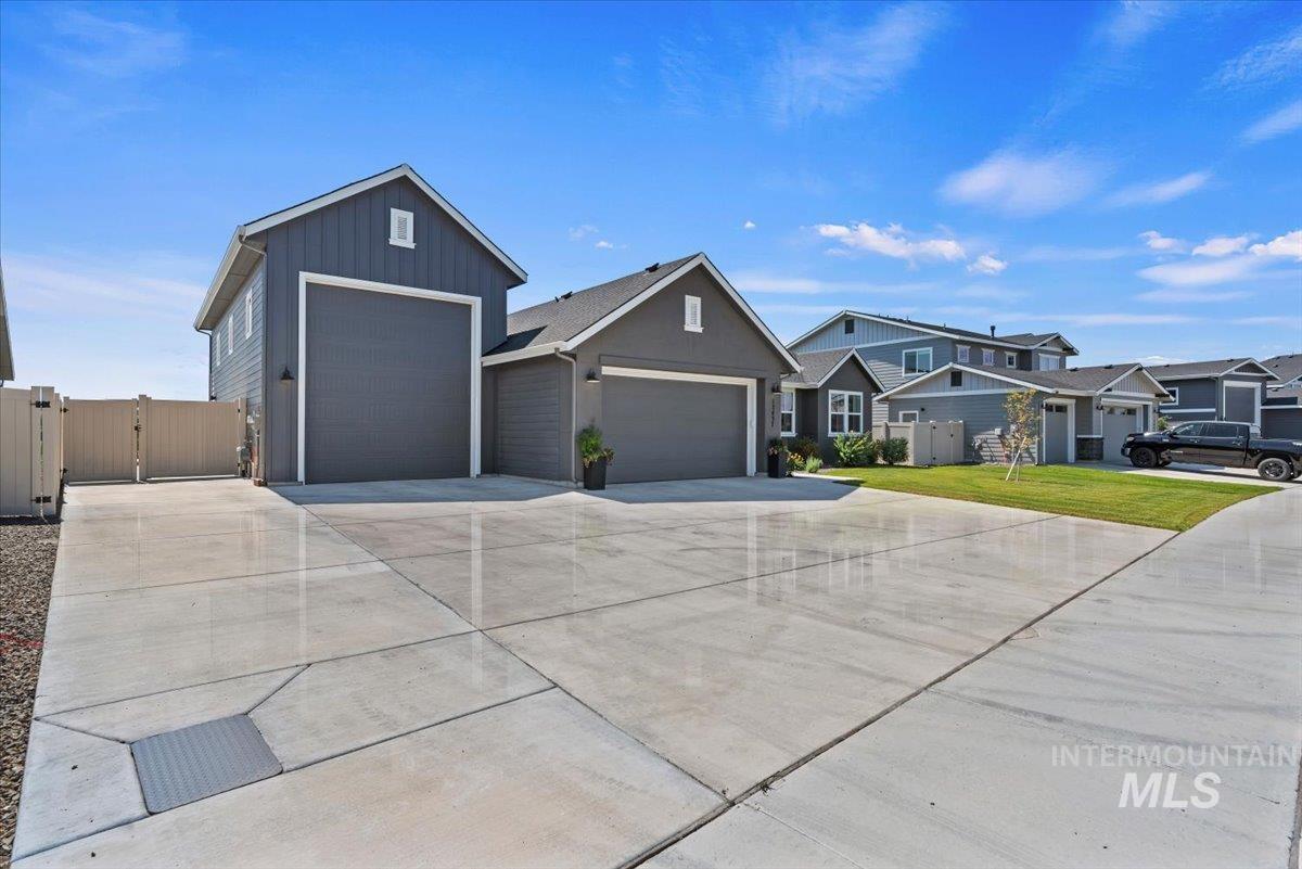 12437 W Wayfaring Dr