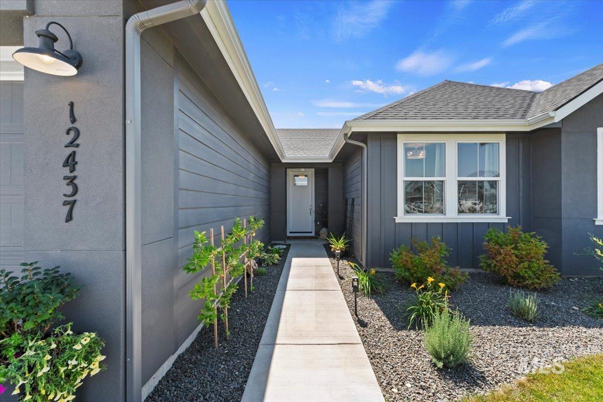 12437 W Wayfaring Dr