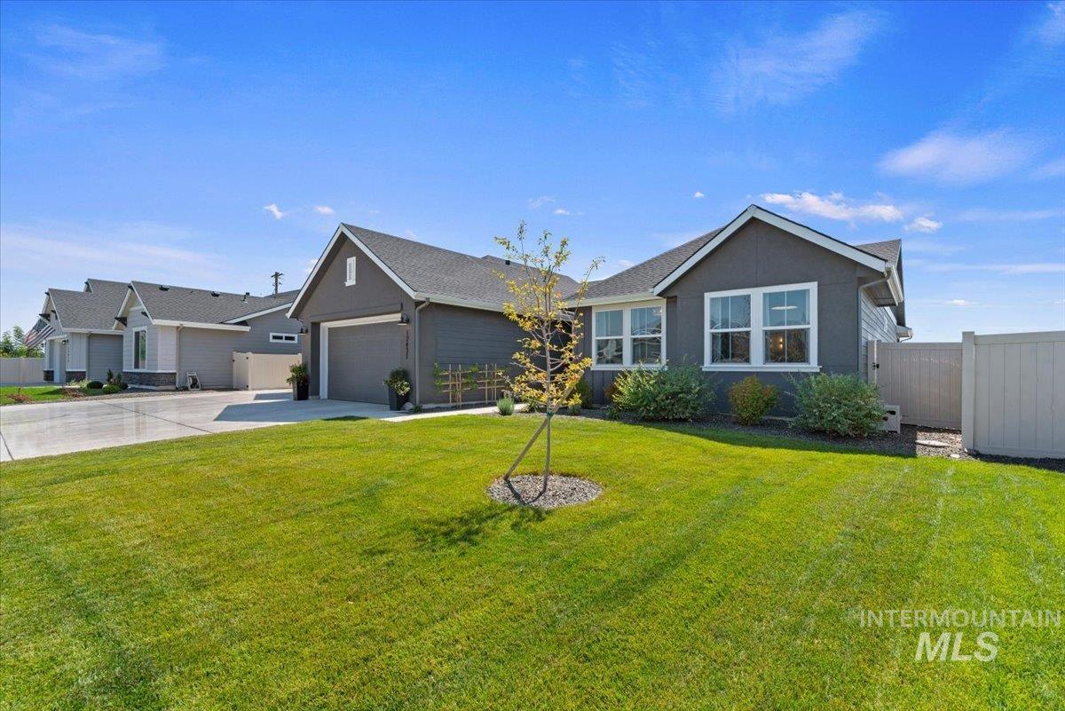 12437 W Wayfaring Dr