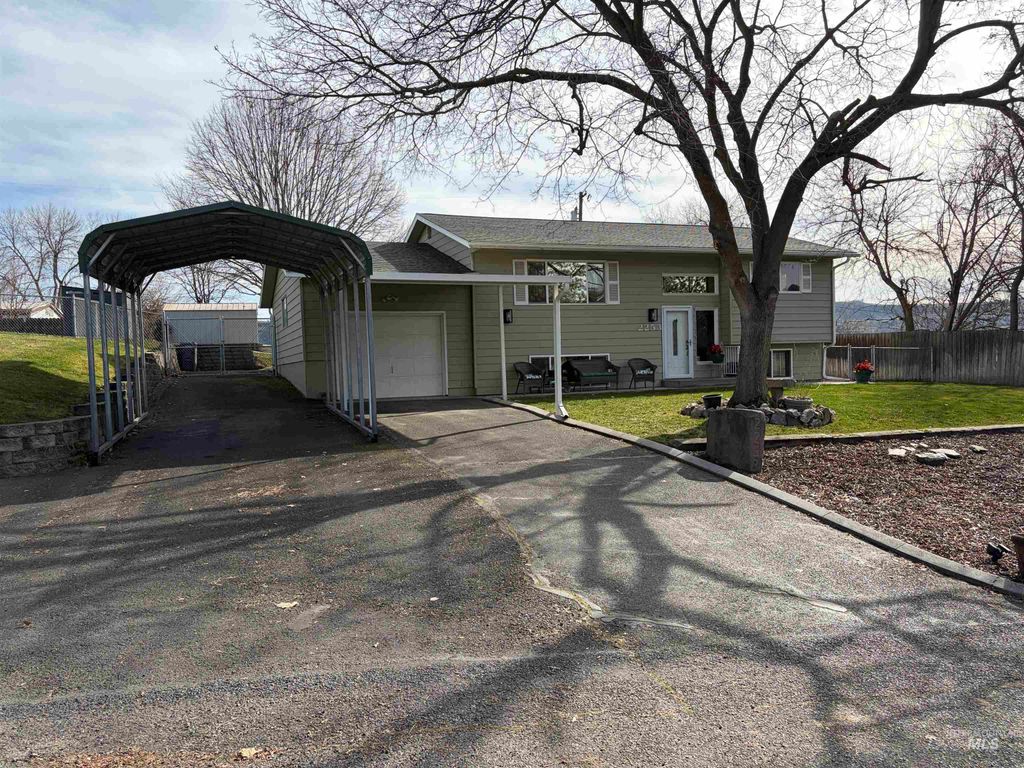 Photo of 2253 Bellevue Drive, Clarkston, WA 99403 (MLS # 98976523)