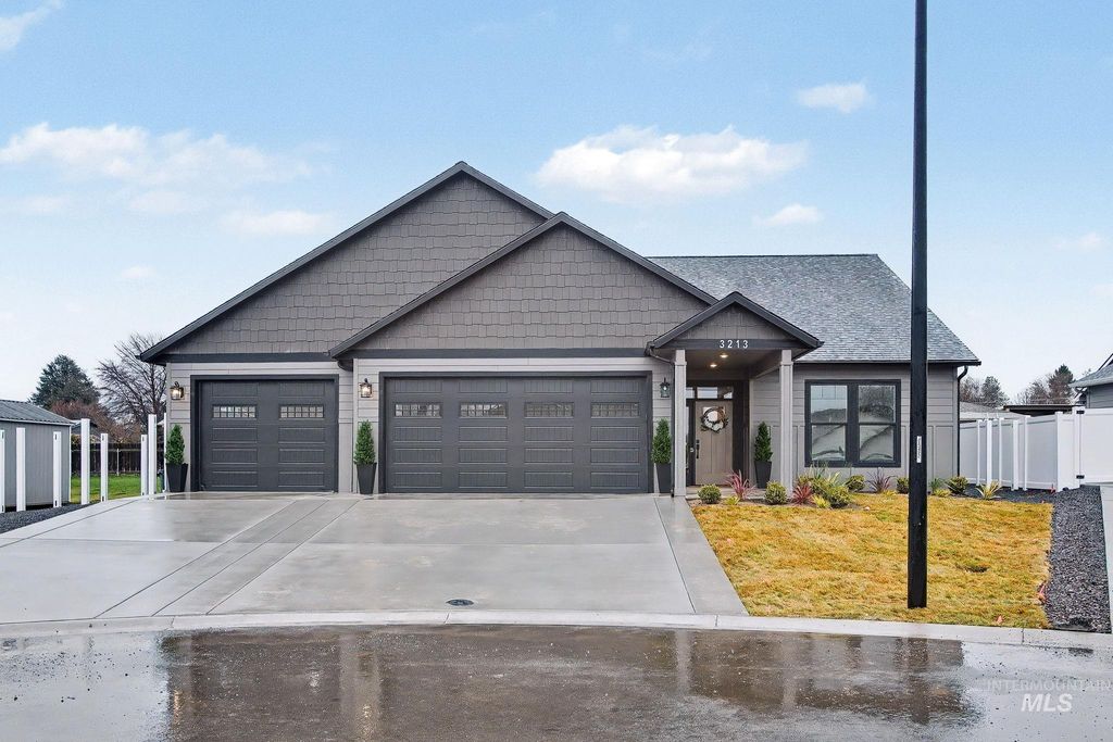 Photo of 3213 Blackhawk Crt Ct, Lewiston, ID 83501 (MLS # 98978000)