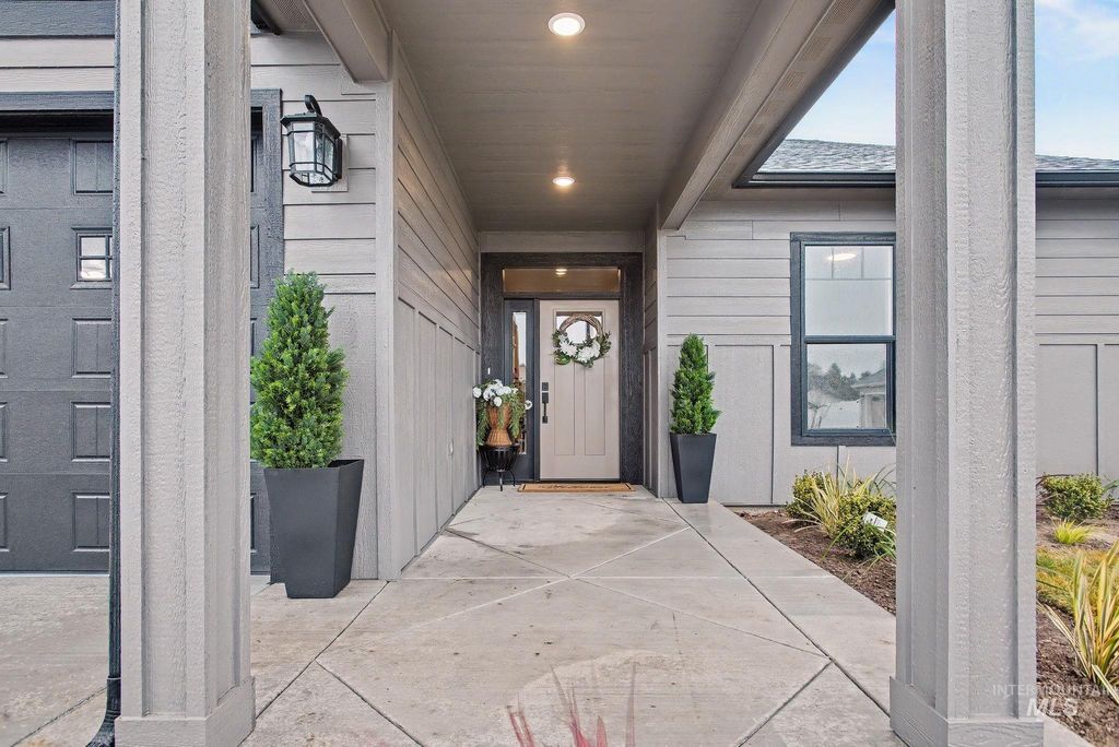 Photo of 3213 Blackhawk Crt Ct, Lewiston, ID 83501 (MLS # 98978000)