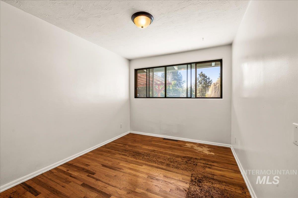 Boise, Idaho 83706, United States, 4 Bedrooms Bedrooms, ,3 BathroomsBathrooms,Residential,Active,120187