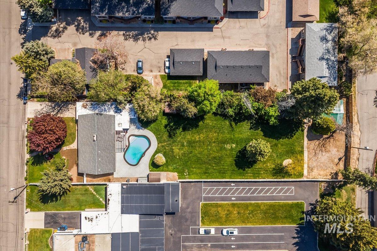 Boise, Idaho 83706, United States, 4 Bedrooms Bedrooms, ,3 BathroomsBathrooms,Residential,Active,120187