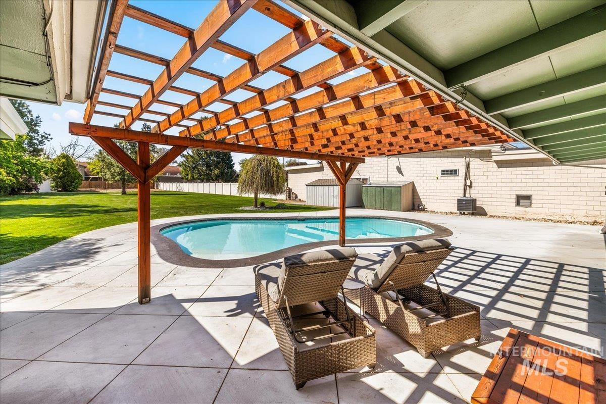 Boise, Idaho 83706, United States, 4 Bedrooms Bedrooms, ,3 BathroomsBathrooms,Residential,Active,120187