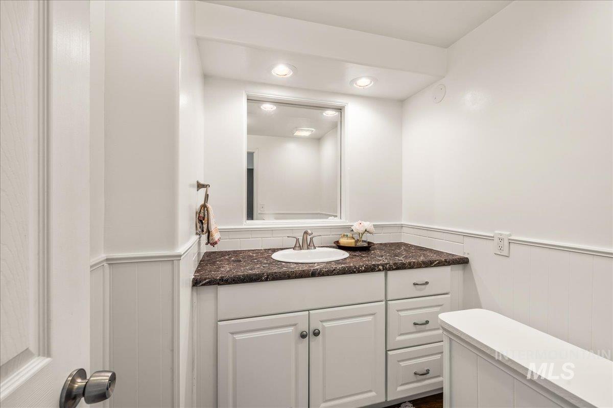 Boise, Idaho 83706, United States, 4 Bedrooms Bedrooms, ,3 BathroomsBathrooms,Residential,Active,120187