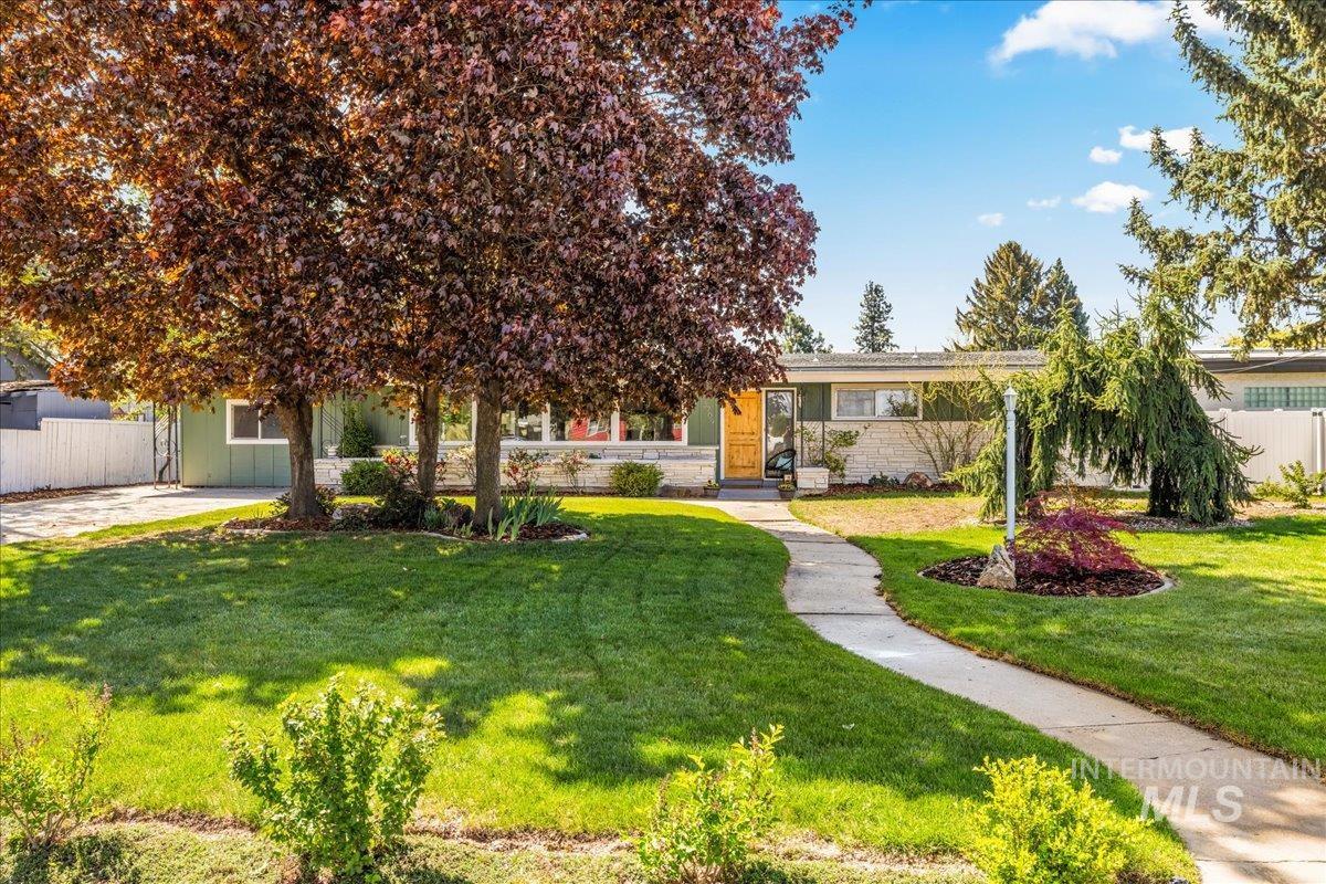 Boise, Idaho 83706, United States, 4 Bedrooms Bedrooms, ,3 BathroomsBathrooms,Residential,Active,120187