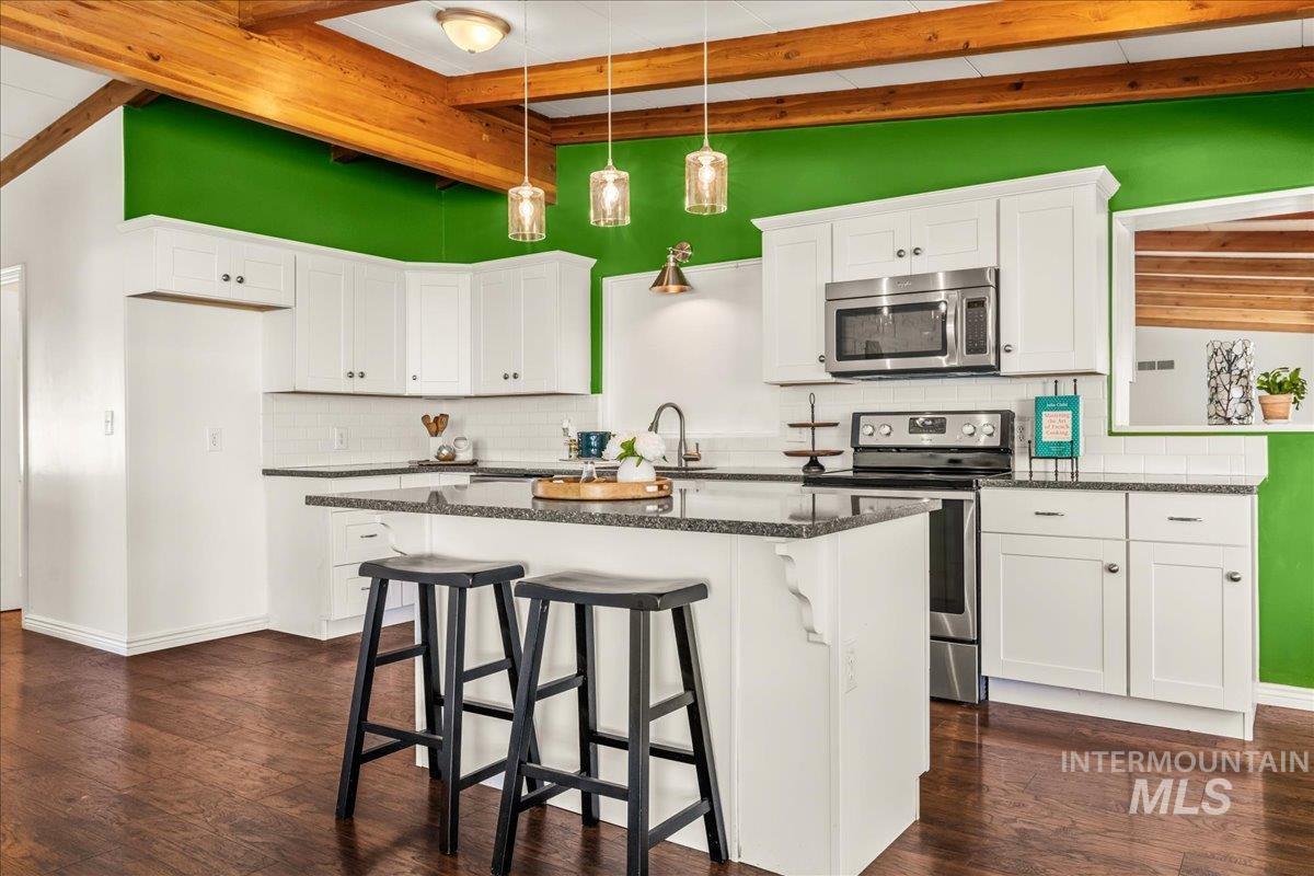 Boise, Idaho 83706, United States, 4 Bedrooms Bedrooms, ,3 BathroomsBathrooms,Residential,Active,120187