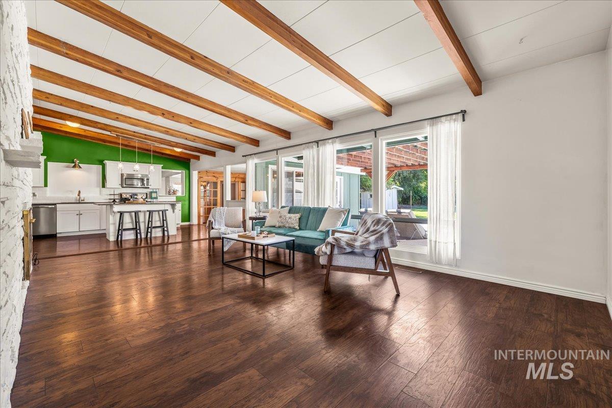 Boise, Idaho 83706, United States, 4 Bedrooms Bedrooms, ,3 BathroomsBathrooms,Residential,Active,120187