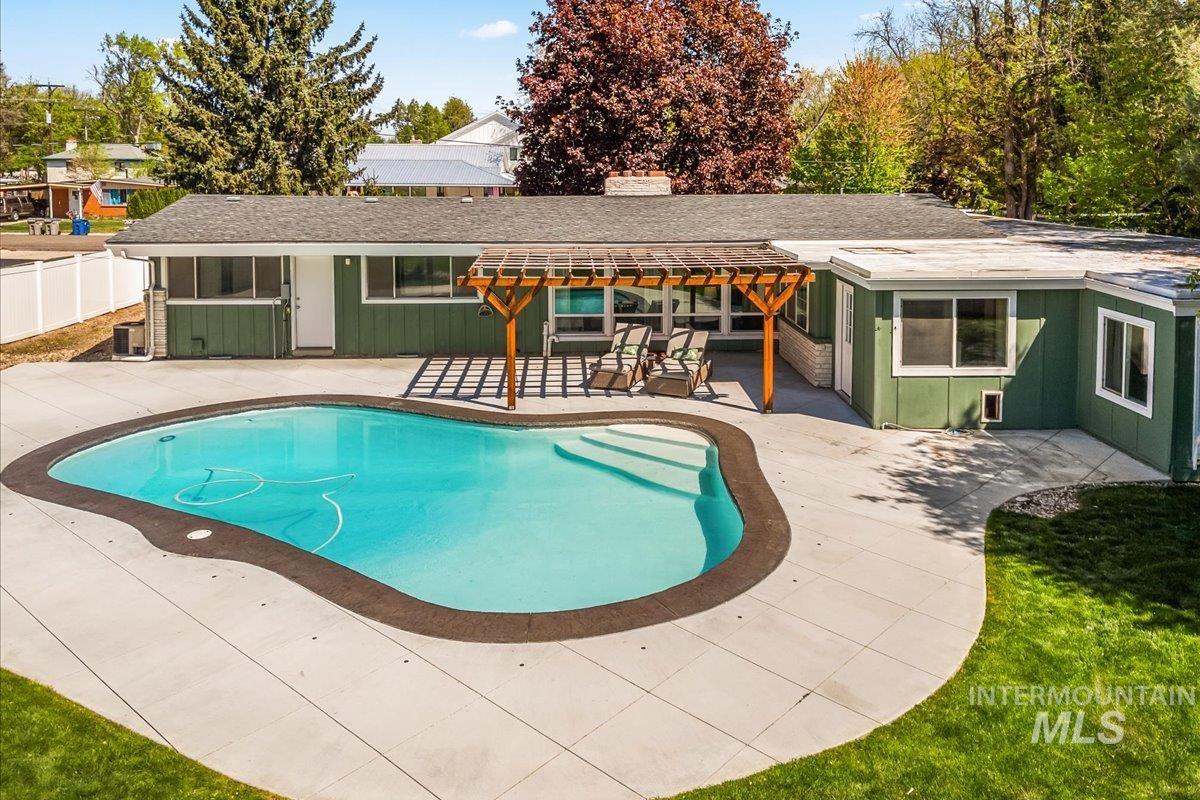 Boise, Idaho 83706, United States, 4 Bedrooms Bedrooms, ,3 BathroomsBathrooms,Residential,Active,120187