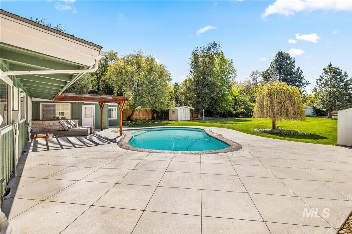 Boise, Idaho 83706, United States, 4 Bedrooms Bedrooms, ,3 BathroomsBathrooms,Residential,Active,120187