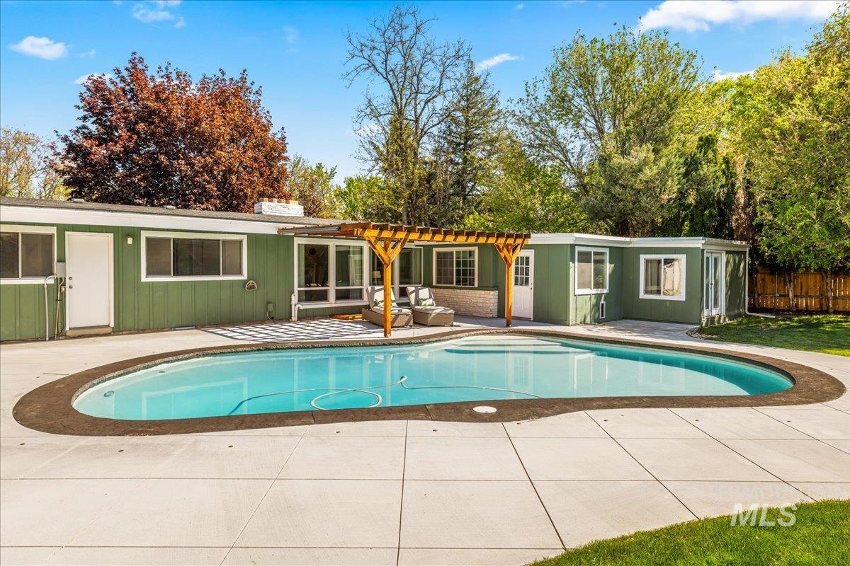 Boise, Idaho 83706, United States, 4 Bedrooms Bedrooms, ,3 BathroomsBathrooms,Residential,Active,120187