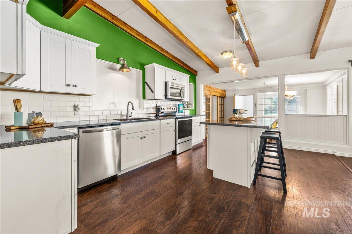 Boise, Idaho 83706, United States, 4 Bedrooms Bedrooms, ,3 BathroomsBathrooms,Residential,Active,120187