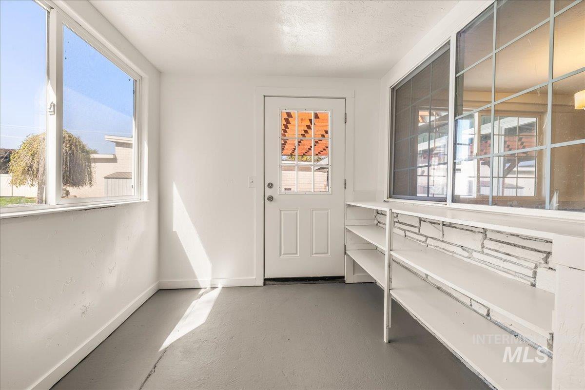 Boise, Idaho 83706, United States, 4 Bedrooms Bedrooms, ,3 BathroomsBathrooms,Residential,Active,120187