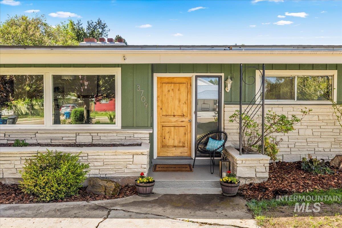 Boise, Idaho 83706, United States, 4 Bedrooms Bedrooms, ,3 BathroomsBathrooms,Residential,Active,120187