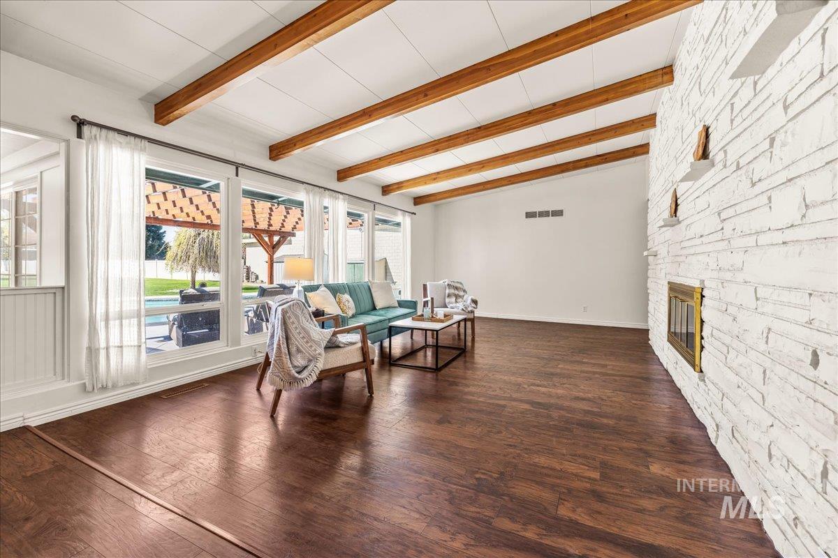 Boise, Idaho 83706, United States, 4 Bedrooms Bedrooms, ,3 BathroomsBathrooms,Residential,Active,120187