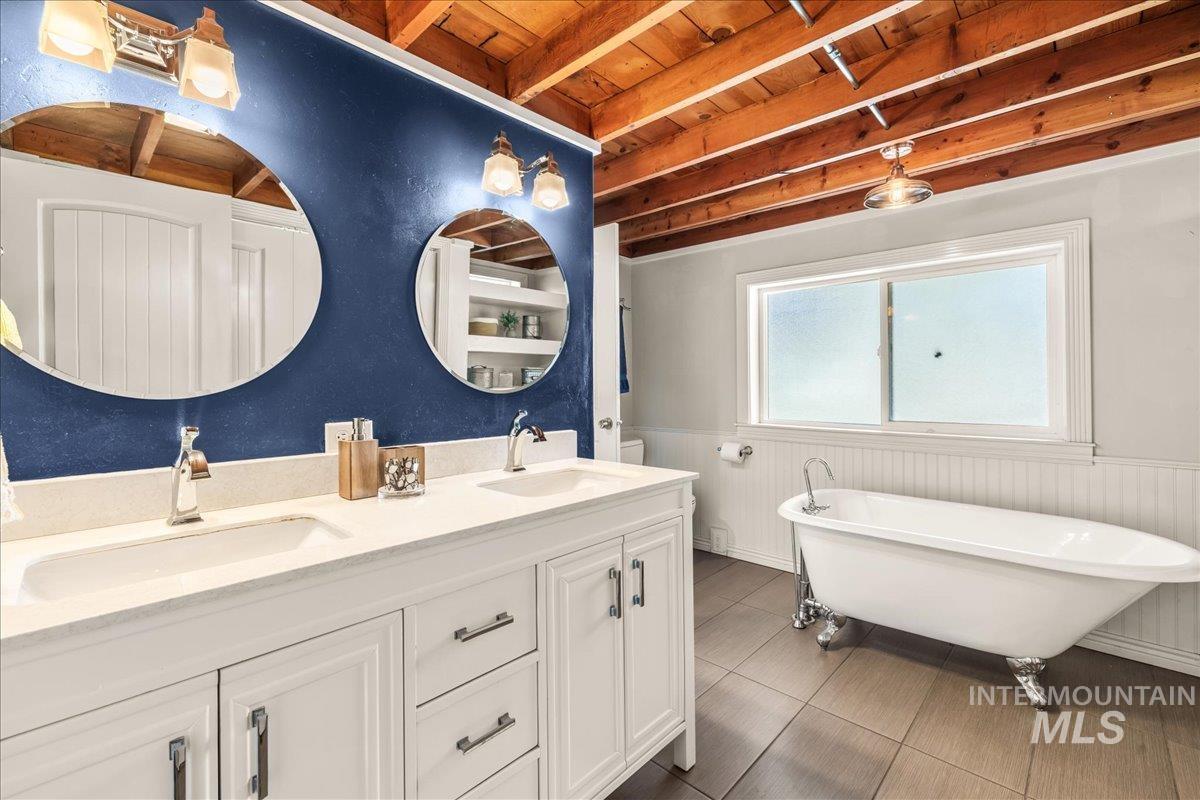 Boise, Idaho 83706, United States, 4 Bedrooms Bedrooms, ,3 BathroomsBathrooms,Residential,Active,120187