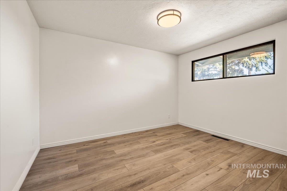 Boise, Idaho 83706, United States, 4 Bedrooms Bedrooms, ,3 BathroomsBathrooms,Residential,Active,120187