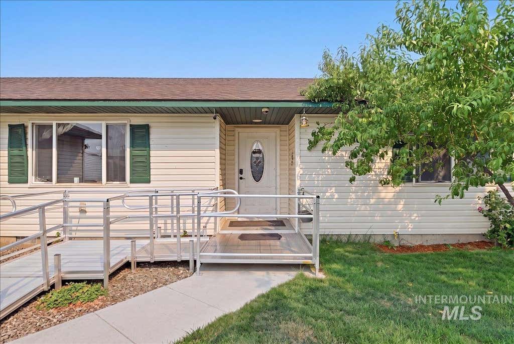 Photo of 30 Maple Dr, Weiser, ID 83672 (MLS # 98995866)
