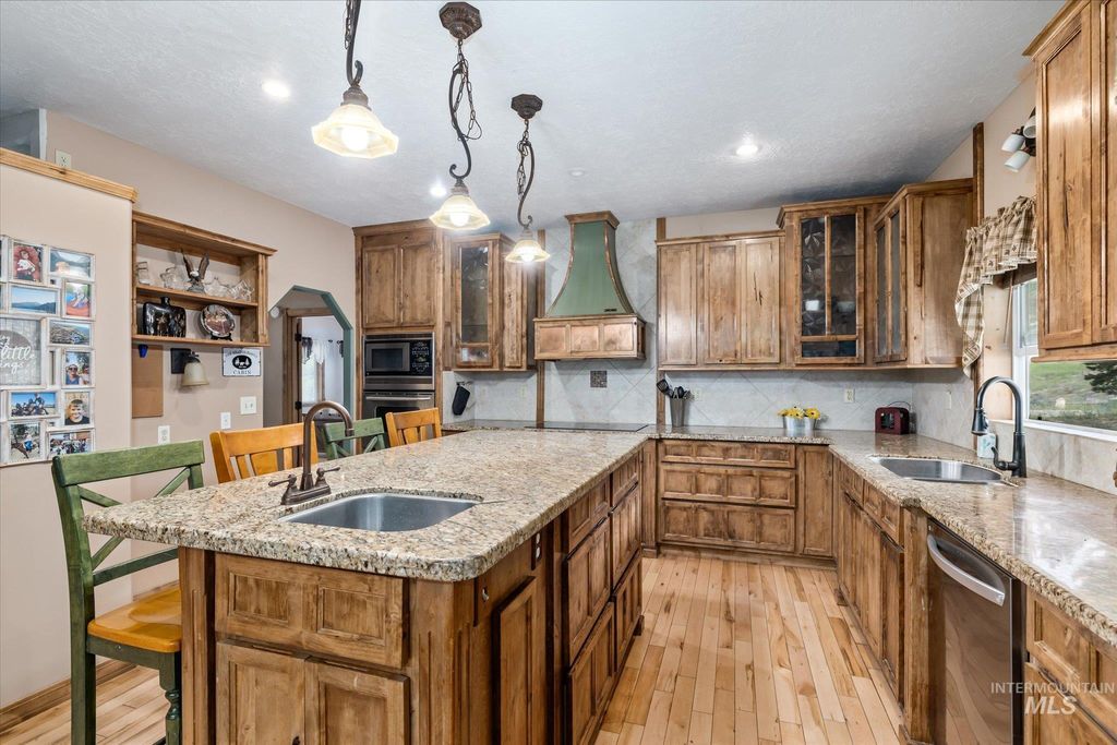 Photo of 1126 Banks Lowman, Garden Valley, ID 83622 (MLS # 98977625)