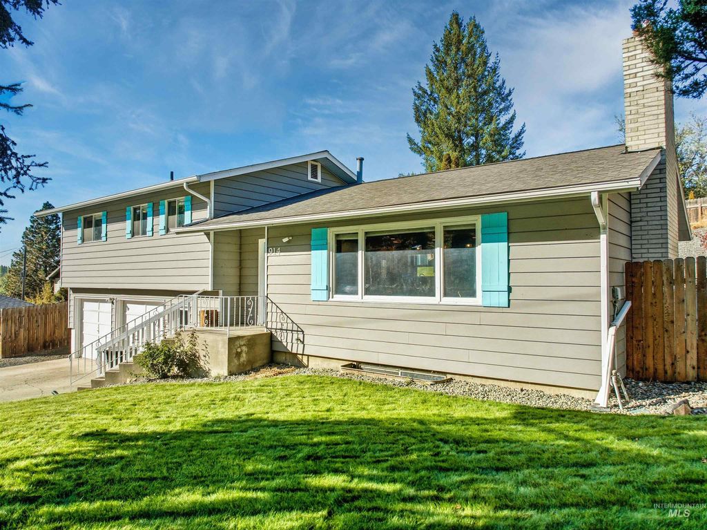 Photo of 914 E F St, Moscow, ID 83843 (MLS # 98964863)