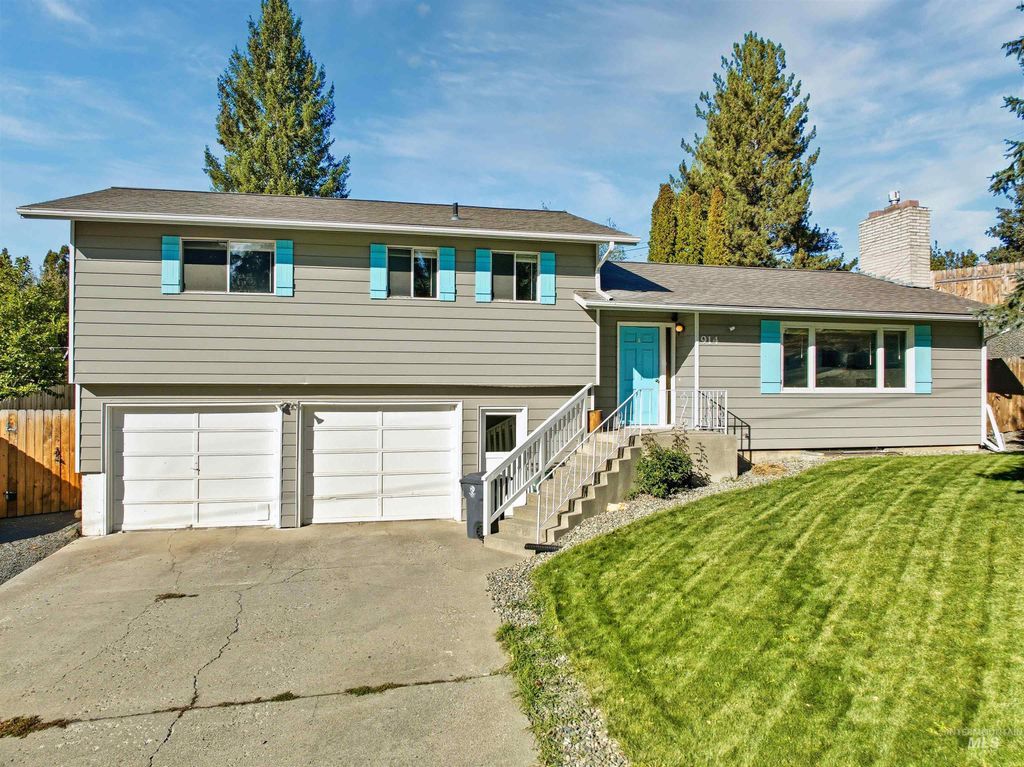 Photo of 914 E F St, Moscow, ID 83843 (MLS # 98964863)