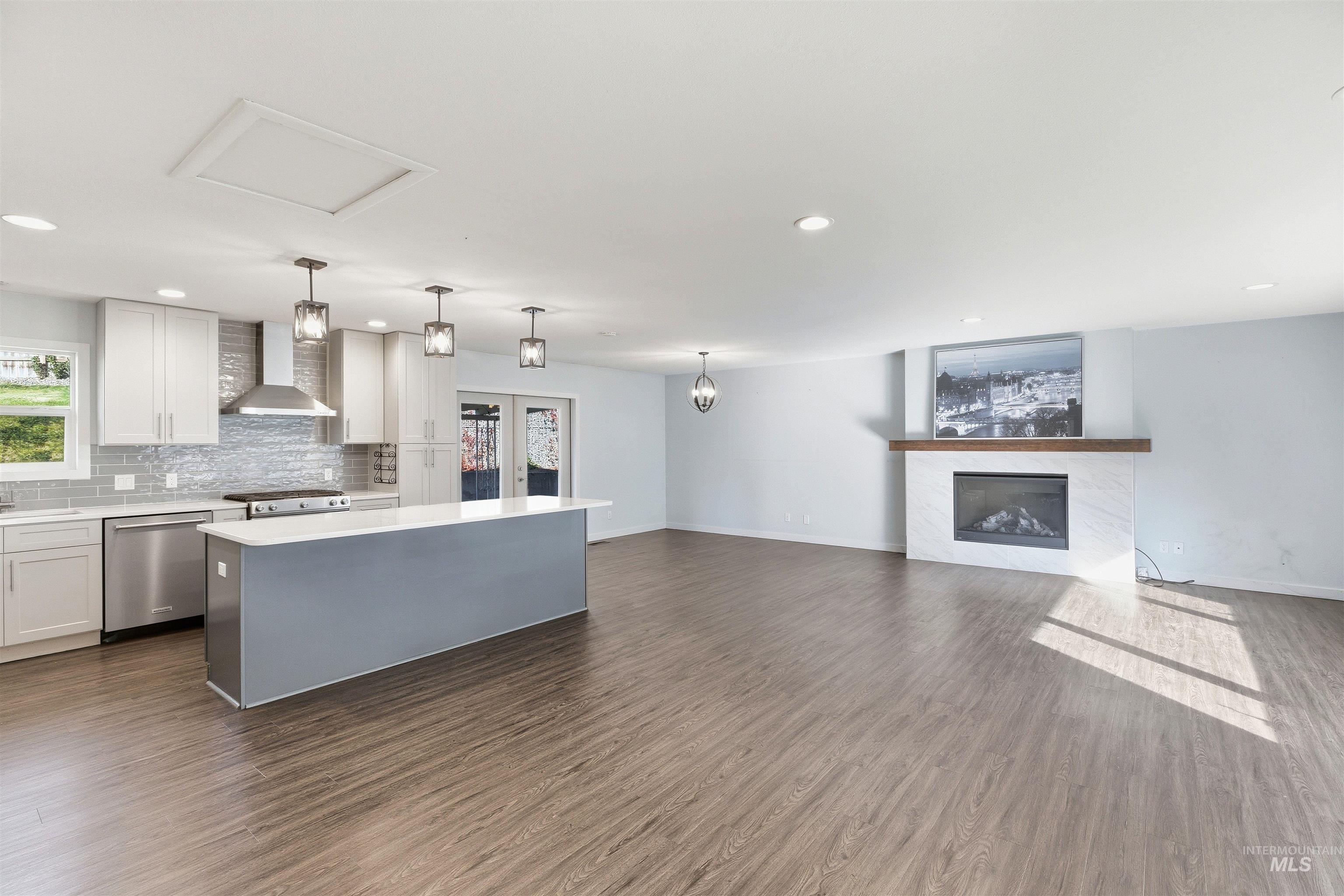 914 E F St